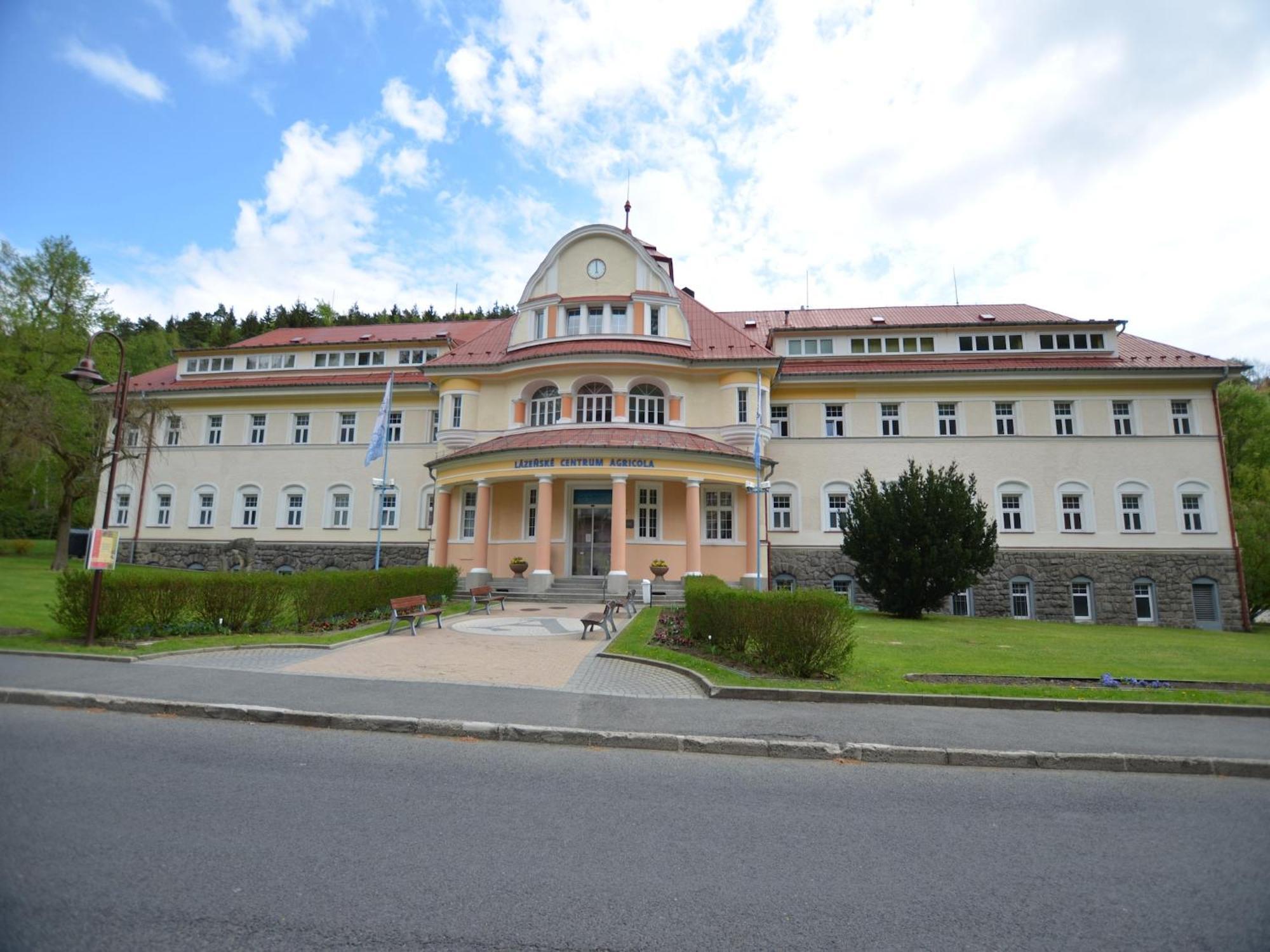 Snug Apartment In Jachymov Near Ski Area ภายนอก รูปภาพ