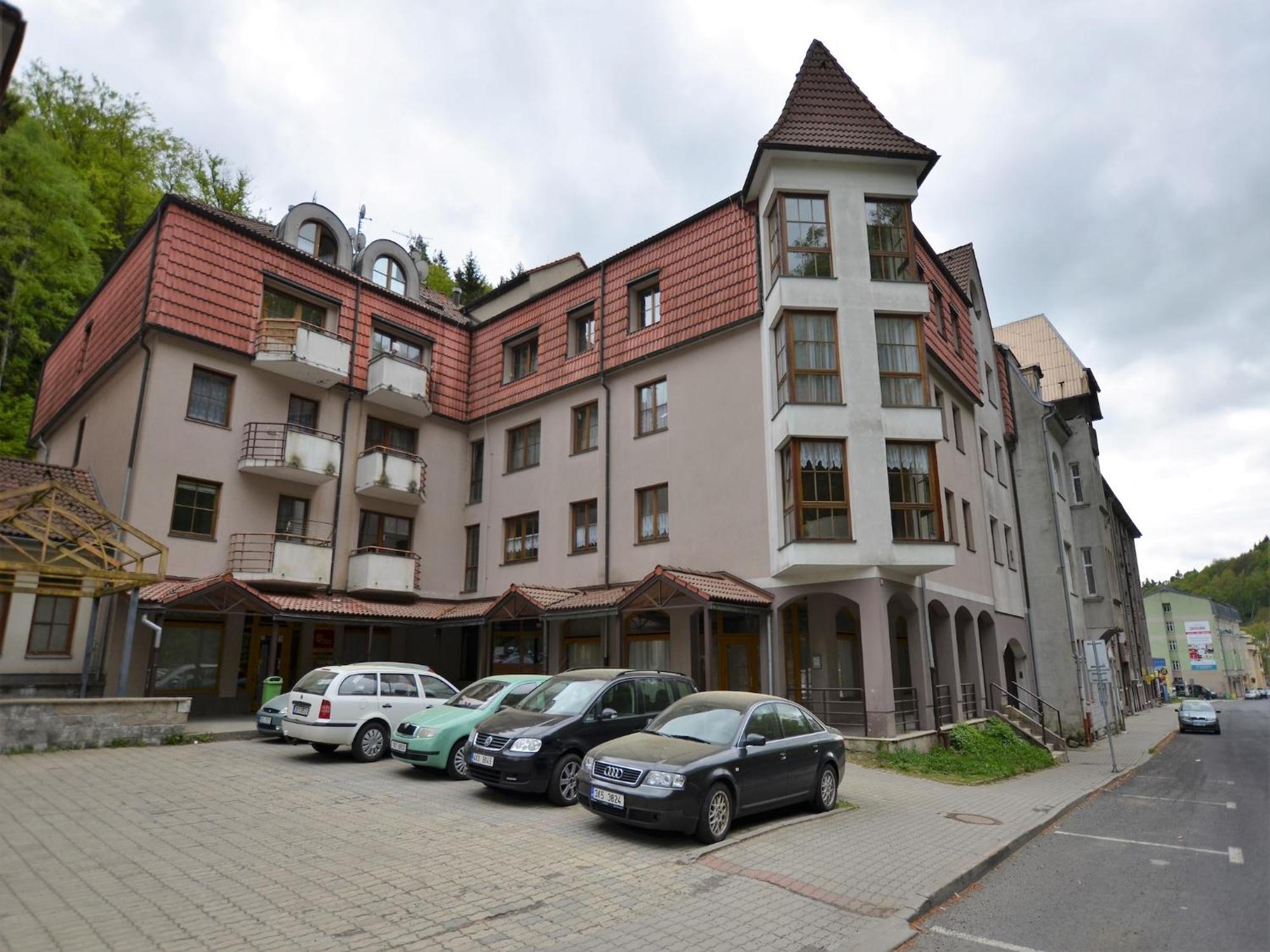 Snug Apartment In Jachymov Near Ski Area ภายนอก รูปภาพ